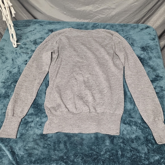 3/$25 The Limited Gray & Glittery Merino Wool V Neck Sweater size Large - Picture 3 of 6